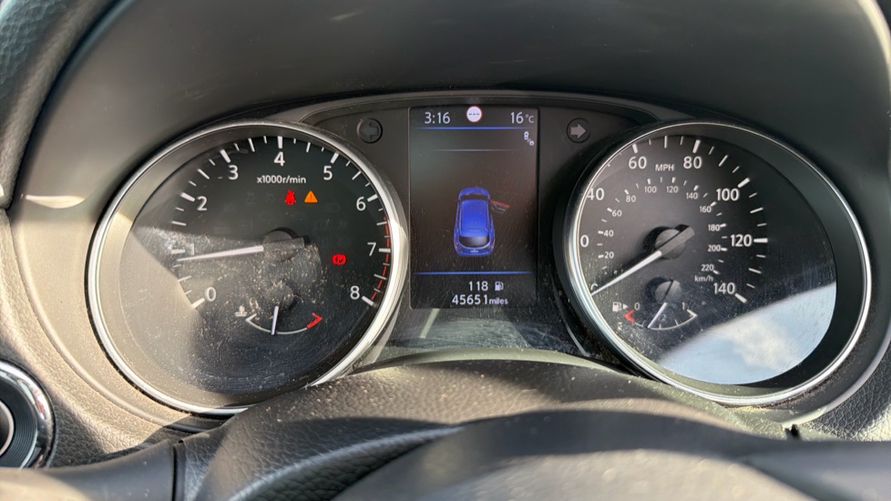 Nissan Qashqai 1.3 DiG-T Tekna 5dr Petrol Hatchback - Image 18