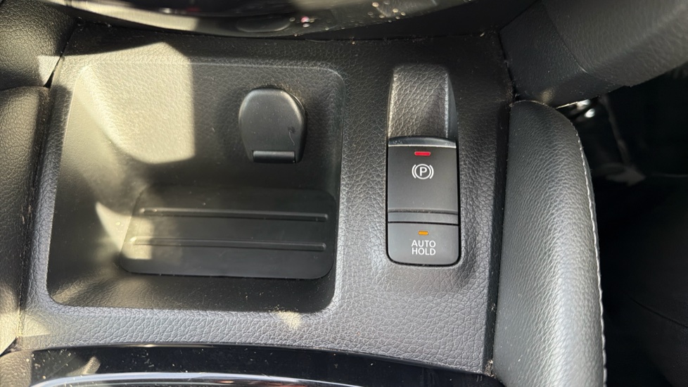 Nissan Qashqai 1.3 DiG-T Tekna 5dr Petrol Hatchback - Image 27