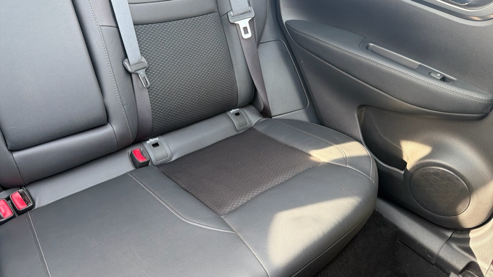 Nissan Qashqai 1.3 DiG-T Tekna 5dr Petrol Hatchback - Image 33
