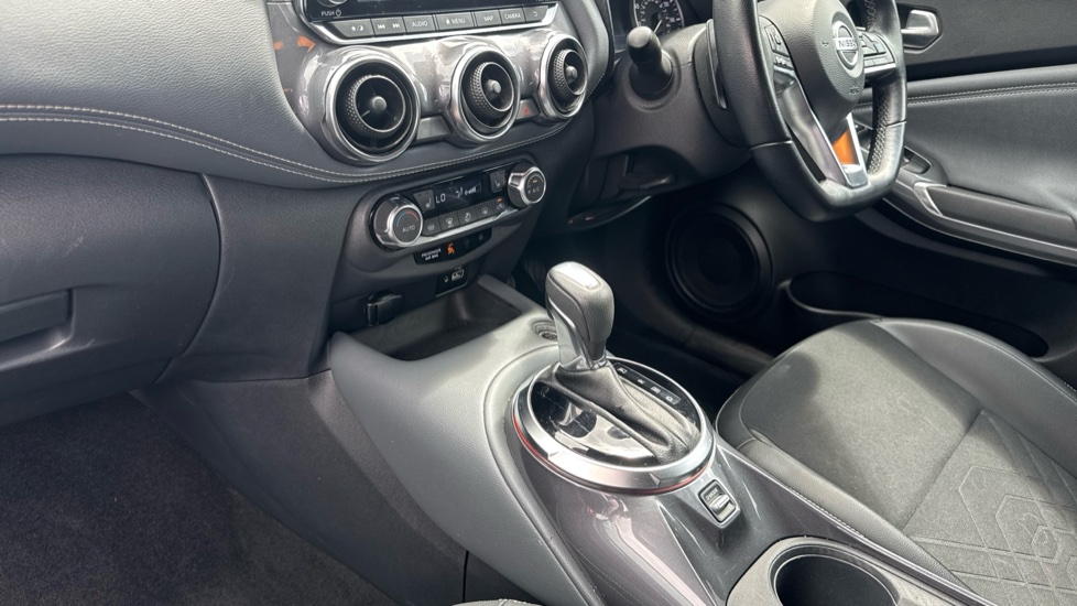 Nissan Juke 1.0 DiG-T Tekna 5dr DCT Petrol Hatchback - Image 13