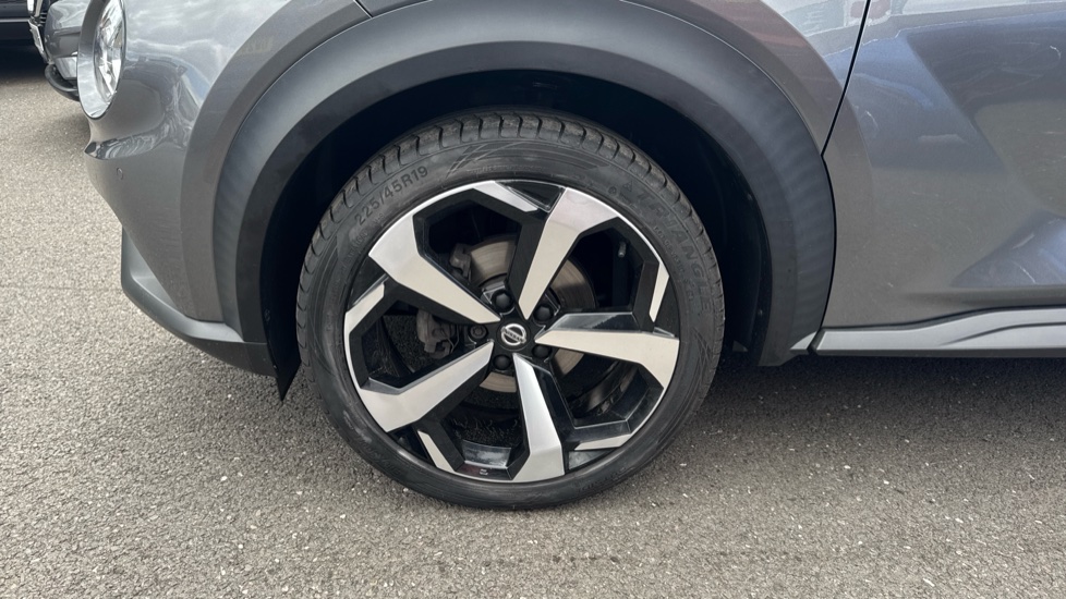 Nissan Juke 1.0 DiG-T Tekna 5dr DCT Petrol Hatchback - Image 22