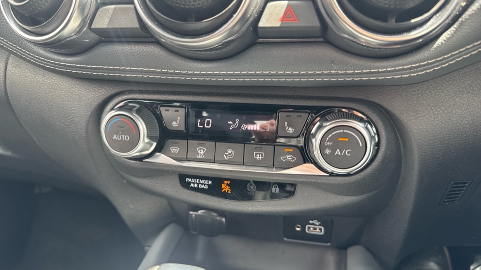 Nissan Juke 1.0 DiG-T Tekna 5dr DCT Petrol Hatchback - Image 34