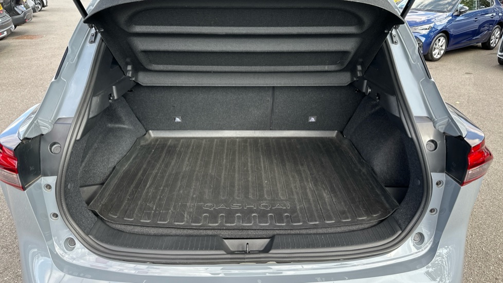 Nissan Qashqai 1.3 DiG-T MH N-Connecta 5dr Petrol Hatchback - Image 4