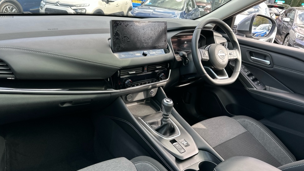 Nissan Qashqai 1.3 DiG-T MH N-Connecta 5dr Petrol Hatchback - Image 9