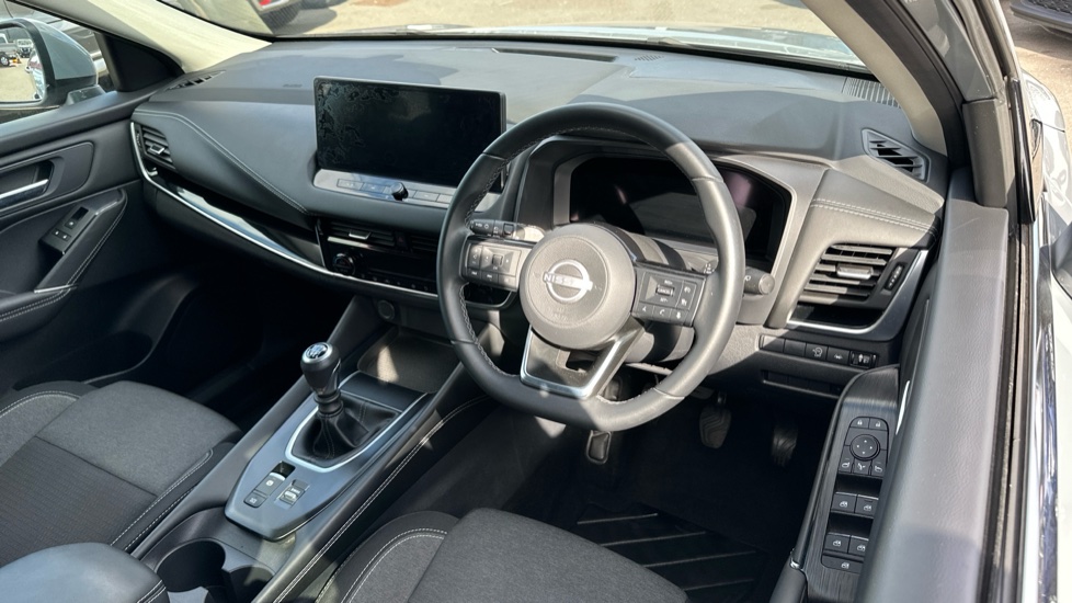 Nissan Qashqai 1.3 DiG-T MH N-Connecta 5dr Petrol Hatchback - Image 11