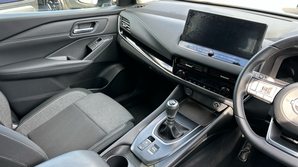 Nissan Qashqai 1.3 DiG-T MH N-Connecta 5dr Petrol Hatchback - Image 14
