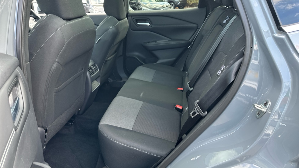 Nissan Qashqai 1.3 DiG-T MH N-Connecta 5dr Petrol Hatchback - Image 16