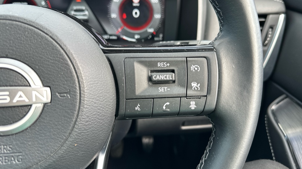 Nissan Qashqai 1.3 DiG-T MH N-Connecta 5dr Petrol Hatchback - Image 22