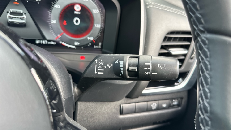 Nissan Qashqai 1.3 DiG-T MH N-Connecta 5dr Petrol Hatchback - Image 24