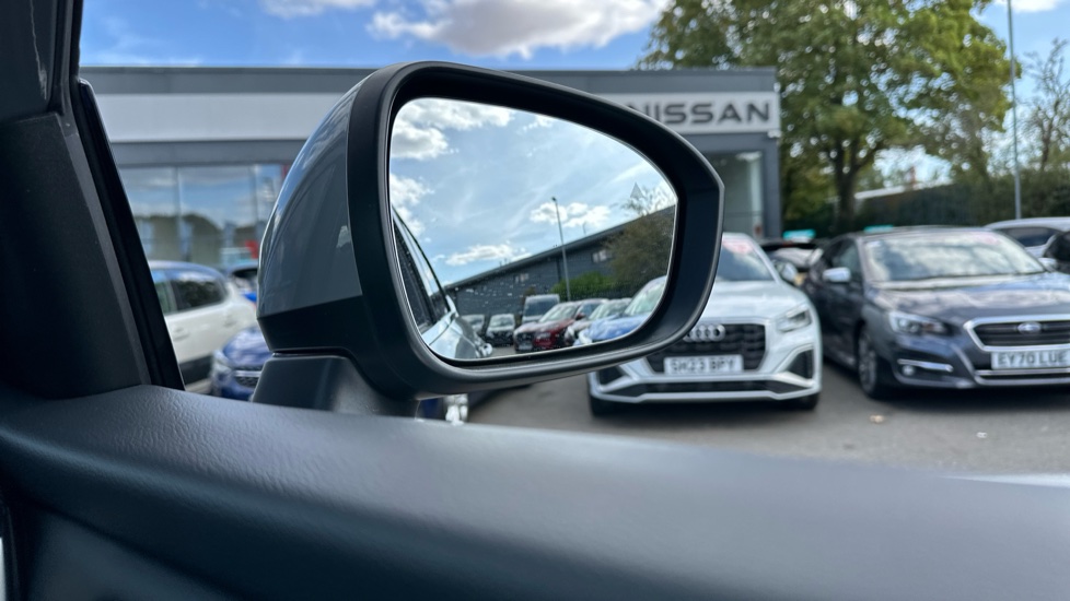 Nissan Qashqai 1.3 DiG-T MH N-Connecta 5dr Petrol Hatchback - Image 26