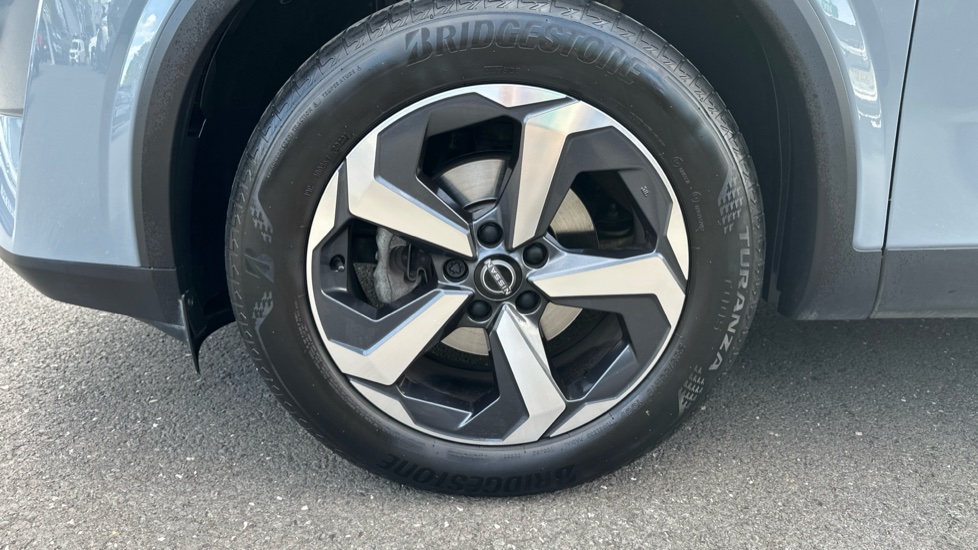 Nissan Qashqai 1.3 DiG-T MH N-Connecta 5dr Petrol Hatchback - Image 41