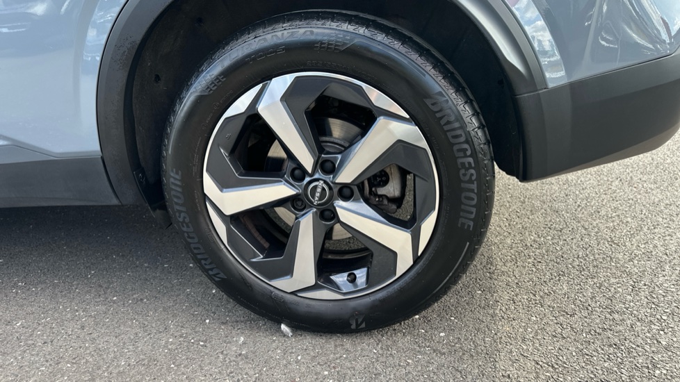Nissan Qashqai 1.3 DiG-T MH N-Connecta 5dr Petrol Hatchback - Image 42