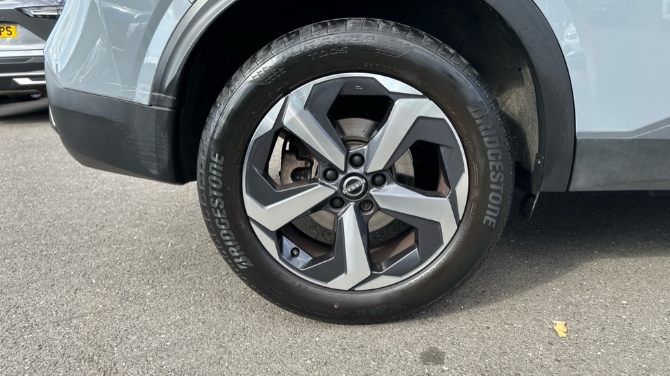 Nissan Qashqai 1.3 DiG-T MH N-Connecta 5dr Petrol Hatchback - Image 43