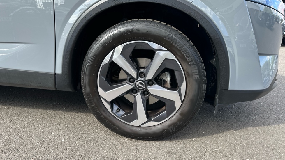 Nissan Qashqai 1.3 DiG-T MH N-Connecta 5dr Petrol Hatchback - Image 44