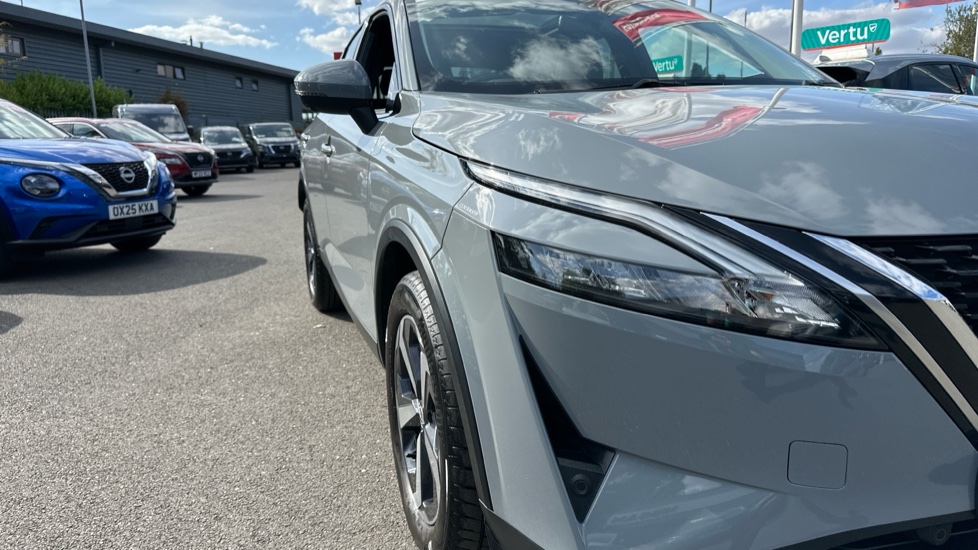 Nissan Qashqai 1.3 DiG-T MH N-Connecta 5dr Petrol Hatchback - Image 46