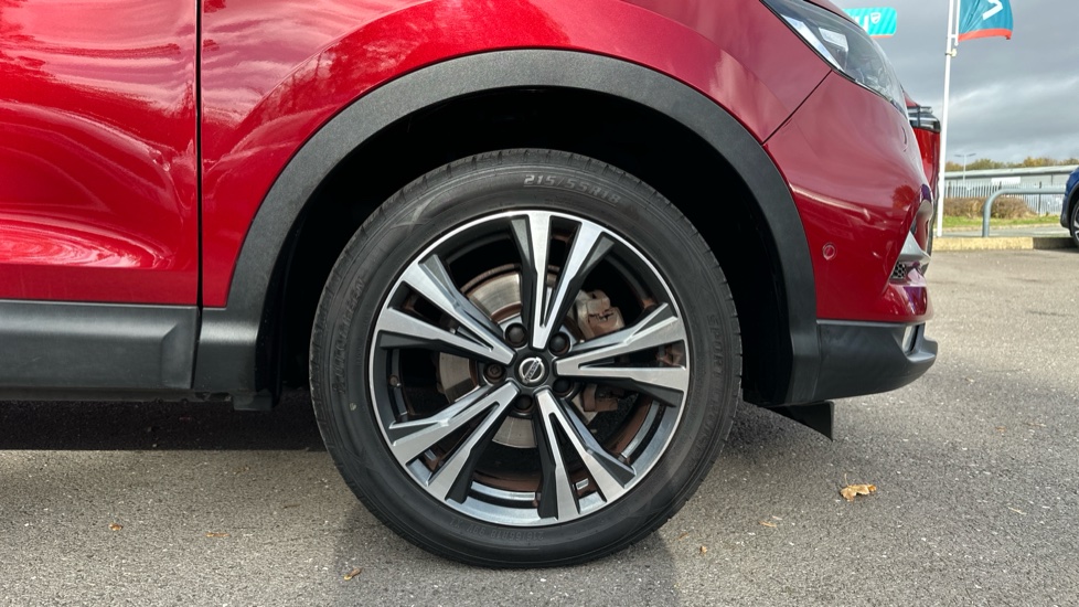 Nissan Qashqai 1.3 DiG-T N-Connecta 5dr Petrol Hatchback - Image 7