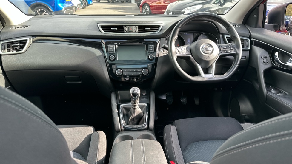 Nissan Qashqai 1.3 DiG-T N-Connecta 5dr Petrol Hatchback - Image 10
