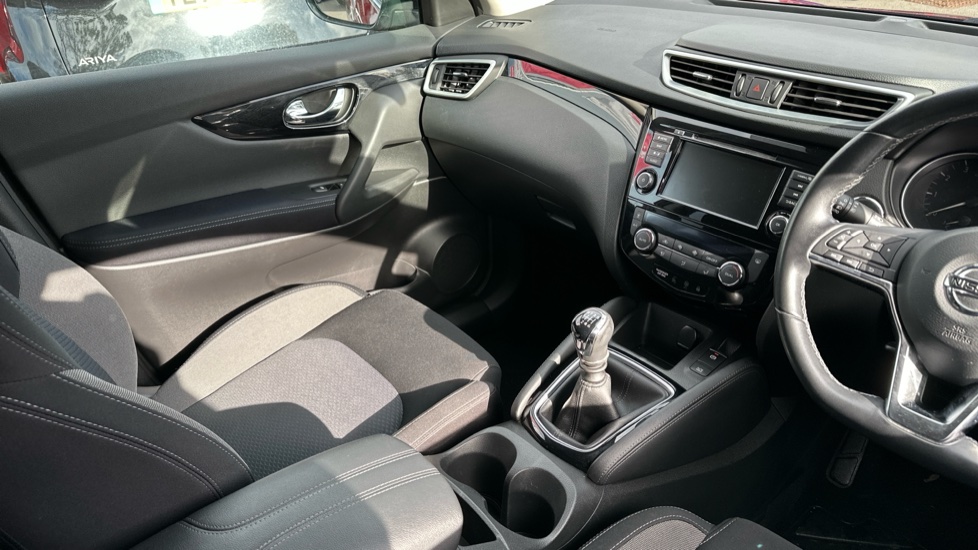 Nissan Qashqai 1.3 DiG-T N-Connecta 5dr Petrol Hatchback - Image 14