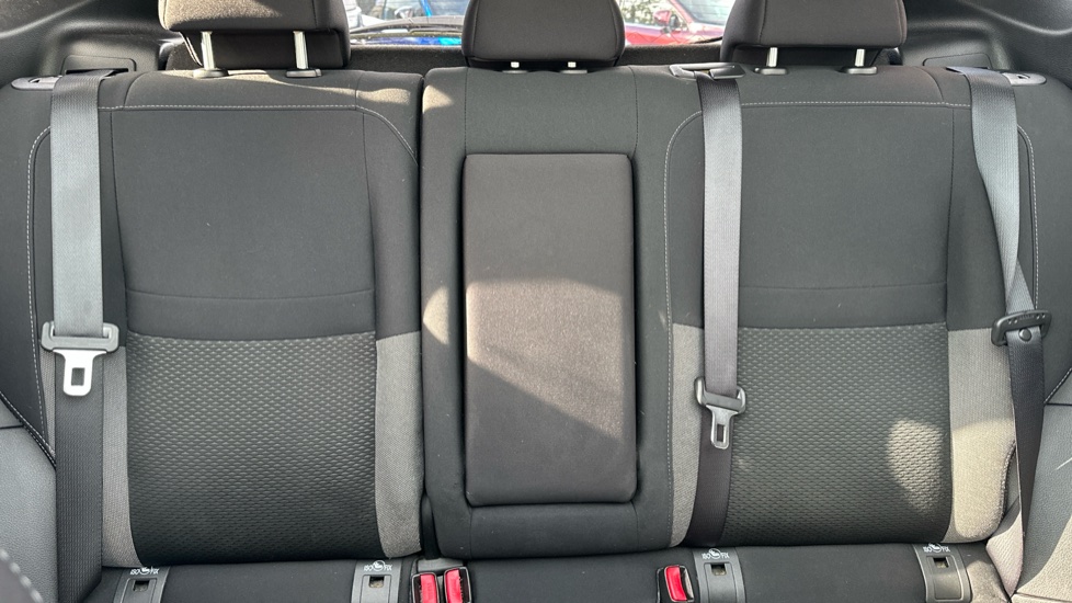 Nissan Qashqai 1.3 DiG-T N-Connecta 5dr Petrol Hatchback - Image 15