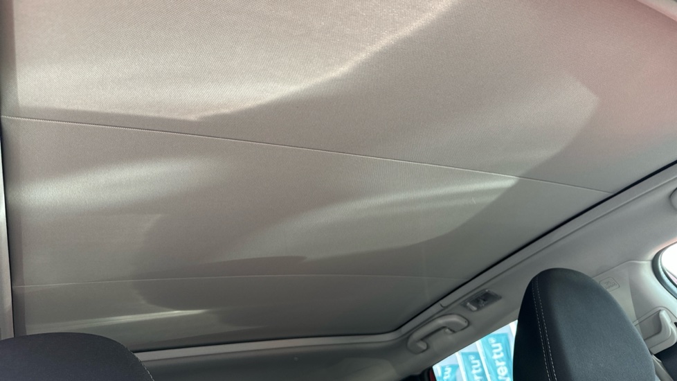 Nissan Qashqai 1.3 DiG-T N-Connecta 5dr Petrol Hatchback - Image 20