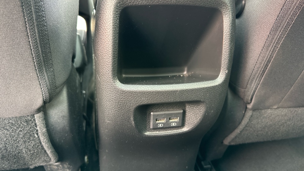 Nissan Qashqai 1.3 DiG-T N-Connecta 5dr Petrol Hatchback - Image 22