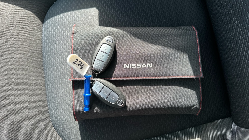 Nissan Qashqai 1.3 DiG-T N-Connecta 5dr Petrol Hatchback - Image 23