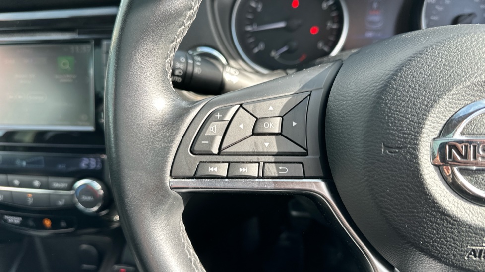 Nissan Qashqai 1.3 DiG-T N-Connecta 5dr Petrol Hatchback - Image 25