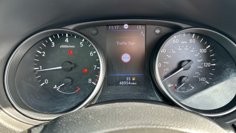 Nissan Qashqai 1.3 DiG-T N-Connecta 5dr Petrol Hatchback - Image 33