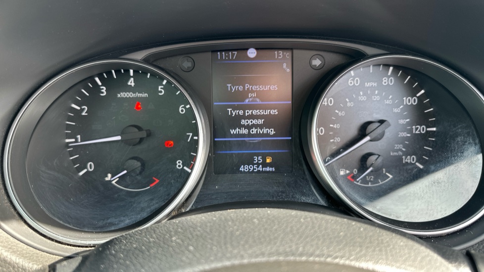 Nissan Qashqai 1.3 DiG-T N-Connecta 5dr Petrol Hatchback - Image 34