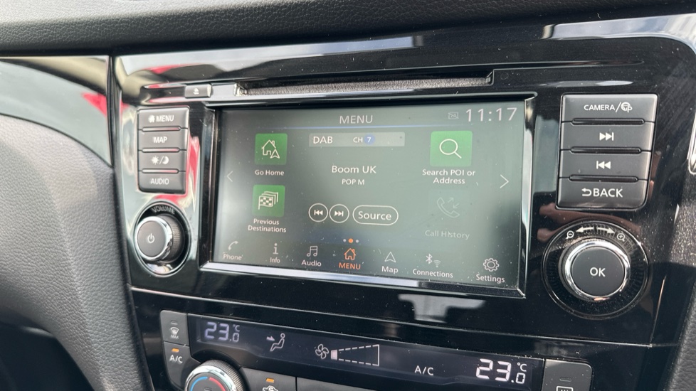 Nissan Qashqai 1.3 DiG-T N-Connecta 5dr Petrol Hatchback - Image 37