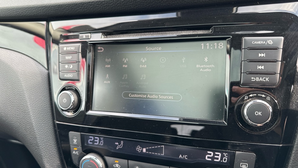 Nissan Qashqai 1.3 DiG-T N-Connecta 5dr Petrol Hatchback - Image 39