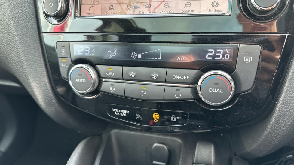 Nissan Qashqai 1.3 DiG-T N-Connecta 5dr Petrol Hatchback - Image 41