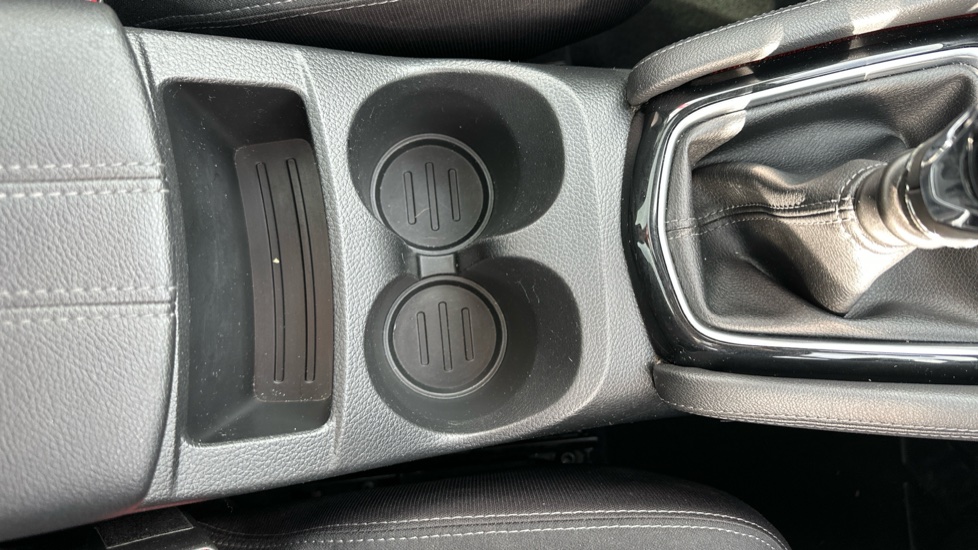 Nissan Qashqai 1.3 DiG-T N-Connecta 5dr Petrol Hatchback - Image 44