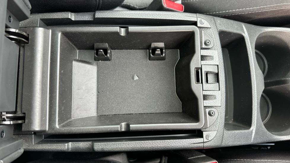 Nissan Qashqai 1.3 DiG-T N-Connecta 5dr Petrol Hatchback - Image 45