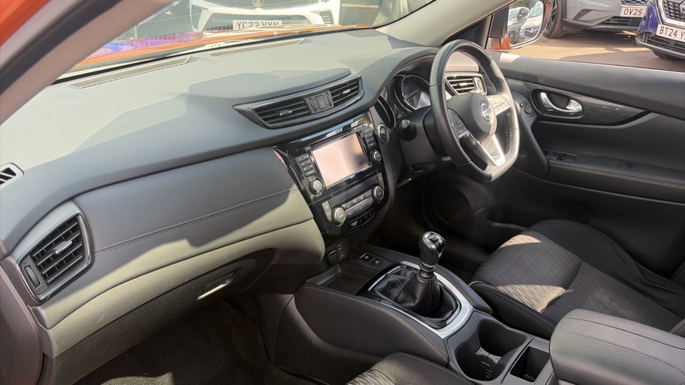 Nissan X-Trail 1.6 DiG-T N-Connecta 5dr Petrol Station Wagon - Image 9