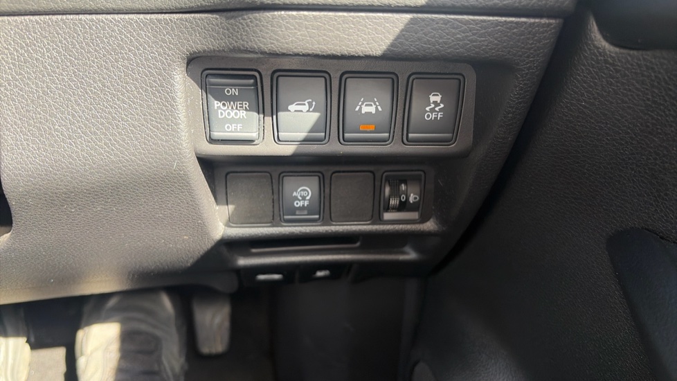 Nissan X-Trail 1.6 DiG-T N-Connecta 5dr Petrol Station Wagon - Image 26