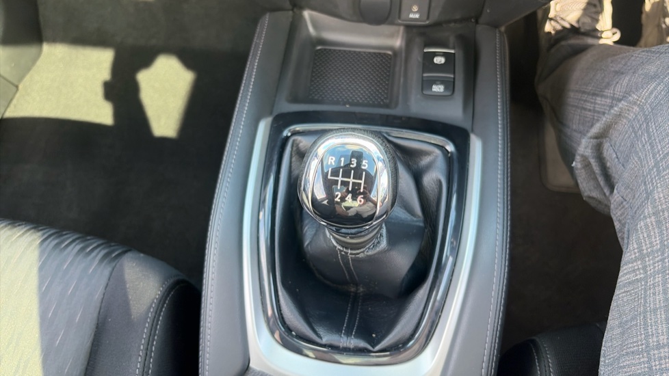 Nissan X-Trail 1.6 DiG-T N-Connecta 5dr Petrol Station Wagon - Image 35