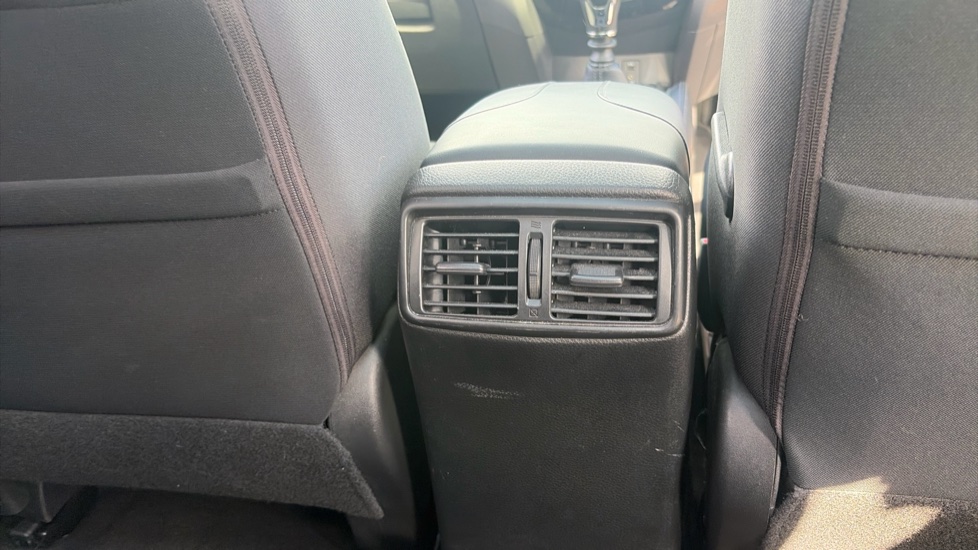 Nissan X-Trail 1.6 DiG-T N-Connecta 5dr Petrol Station Wagon - Image 40