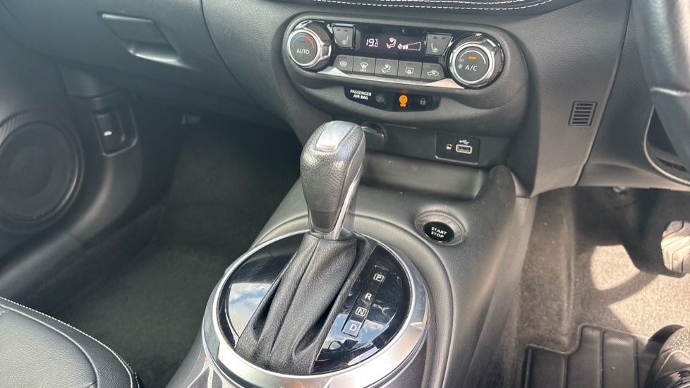 Nissan Juke 1.6 Hybrid Tekna 5dr Auto Hybrid Hatchback - Image 13