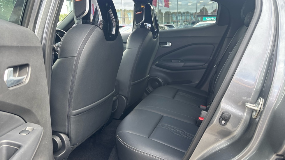 Nissan Juke 1.6 Hybrid Tekna 5dr Auto Hybrid Hatchback - Image 16