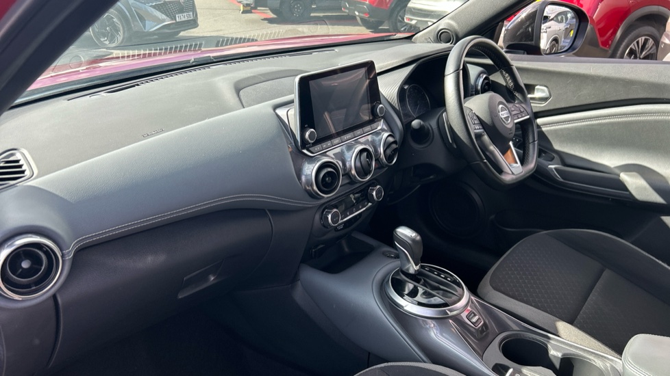 Nissan Juke 1.0 DiG-T 114 N-Connecta 5dr DCT Petrol Hatchback - Image 9