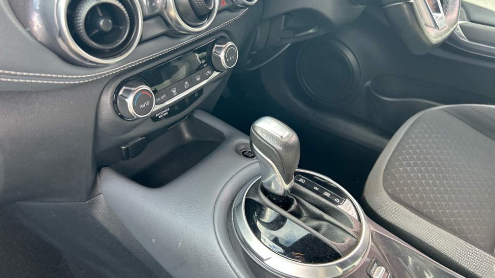 Nissan Juke 1.0 DiG-T 114 N-Connecta 5dr DCT Petrol Hatchback - Image 13