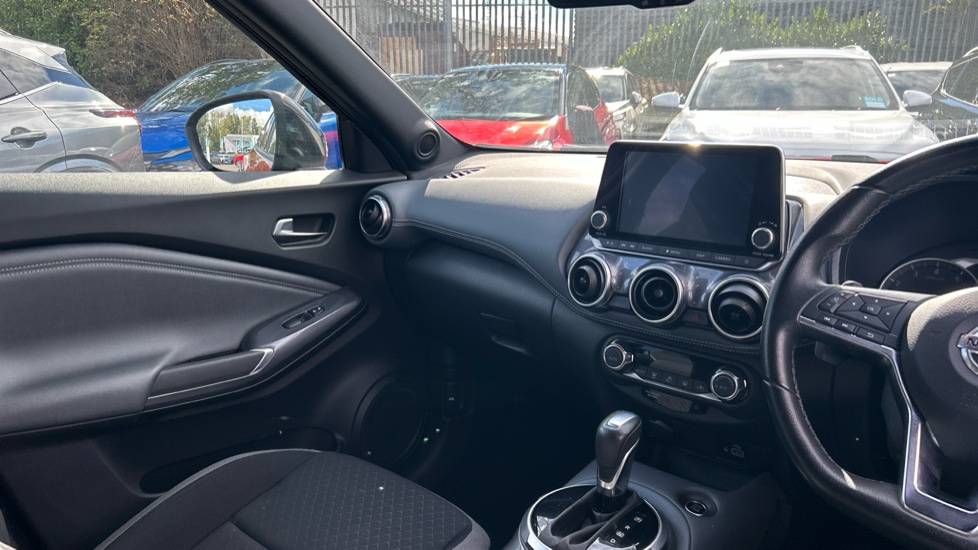 Nissan Juke 1.0 DiG-T 114 N-Connecta 5dr DCT Petrol Hatchback - Image 14