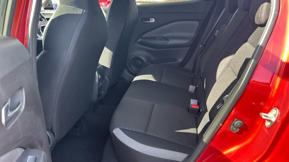 Nissan Juke 1.0 DiG-T 114 N-Connecta 5dr DCT Petrol Hatchback - Image 16