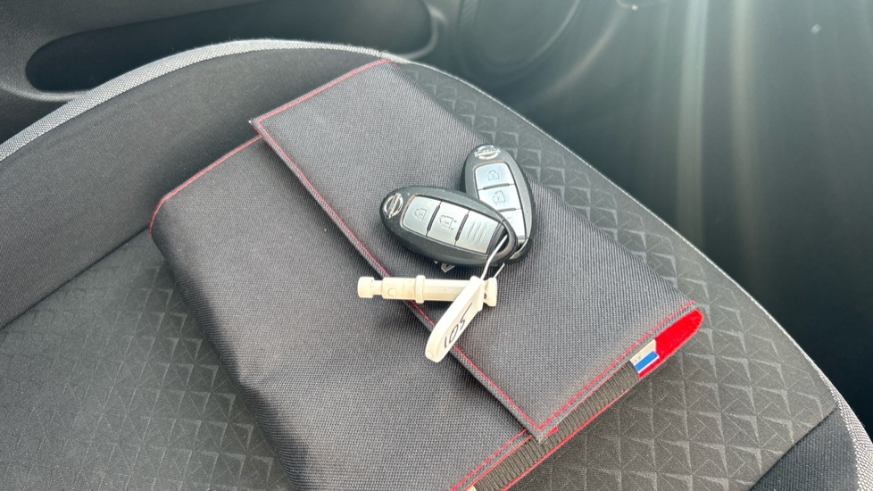 Nissan Juke 1.0 DiG-T 114 N-Connecta 5dr DCT Petrol Hatchback - Image 19