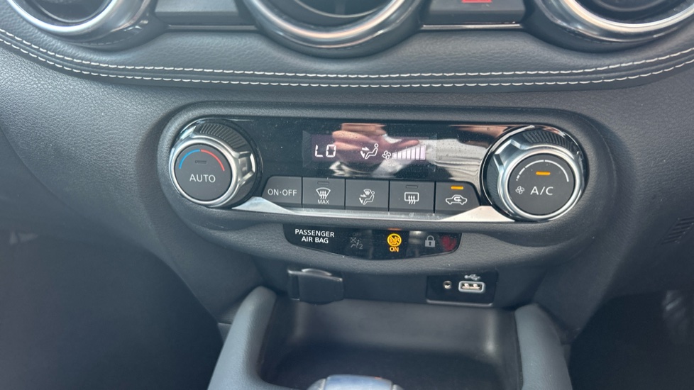 Nissan Juke 1.0 DiG-T 114 N-Connecta 5dr DCT Petrol Hatchback - Image 29