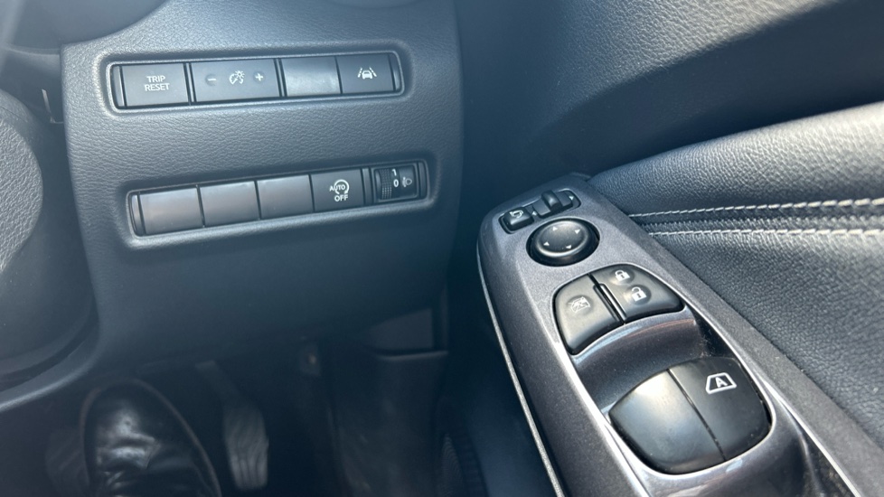 Nissan Juke 1.0 DiG-T 114 N-Connecta 5dr DCT Petrol Hatchback - Image 36