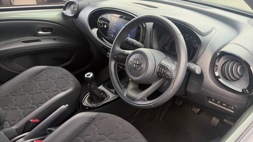 Toyota Aygo X 1.0 VVT-i Exclusive 5dr Petrol Hatchback - Image 11
