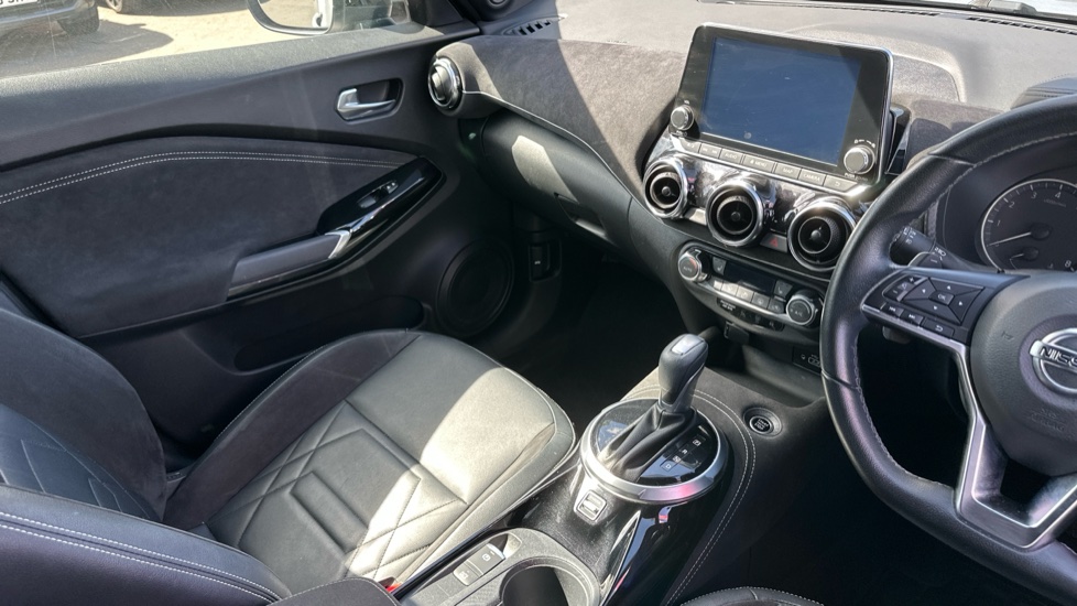 Nissan Juke 1.0 DiG-T 114 Tekna+ 5dr DCT Petrol Hatchback - Image 14