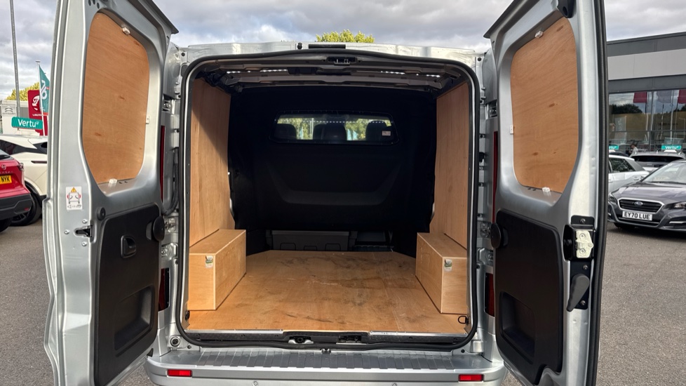 Nissan Primastar 30 L2 Diesel 2.0 dCi 150ps H1 Tekna Crew Van - Image 4